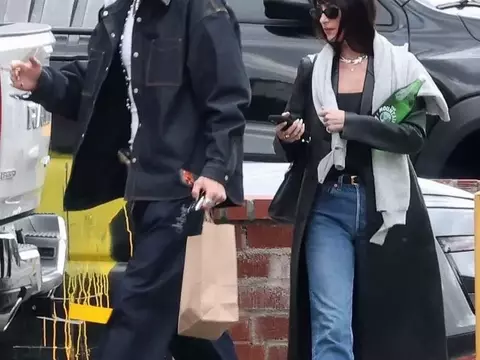 Dakota Johnson and Machine Gun Kelly: A New Hollywood Romance?