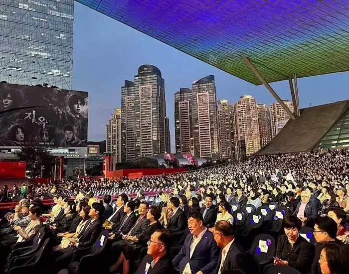 Busan International Film Festival Unveils Esteemed Jury Panels for Prestigious Awards