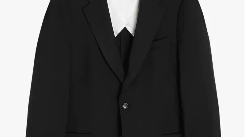 The Ultimate Guide to Men's Black Suits: Style, Selection, and Investment