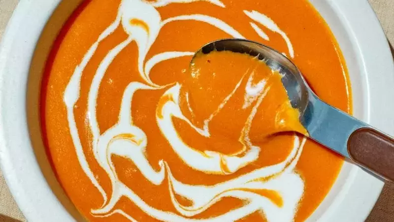 Effortless Autumn Comfort: The 3-Ingredient Curry Pumpkin Soup