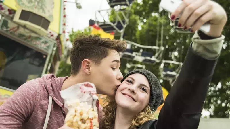 The 'Hard Launch' Phenomenon: Teenagers and Online Relationship Announcements