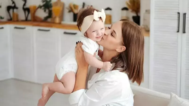 Simplifying Early Parenthood: Essential Tips for New Parents
