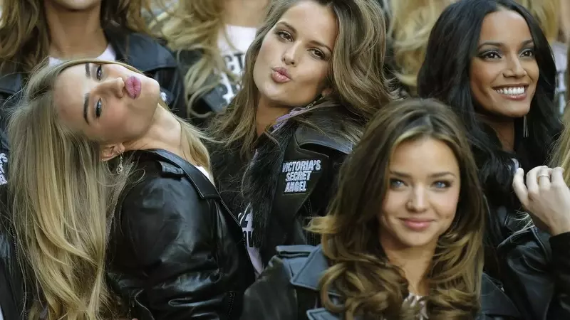 Rosie Huntington-Whiteley's Triumphant Return to the Victoria's Secret Runway