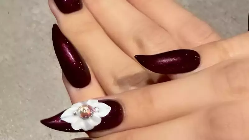 Lisa's Thai Culture-Inspired Manicure Takes Center Stage