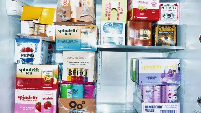 The Rise of Lightly Sweetened Sparkling Drinks: A Shift from Zero-Sugar
