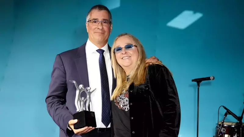 Music Stars Gather to Honor Larry Mestel at City of Hope Gala